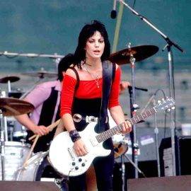 Joan Jett Джоун Джет с електрическа китара