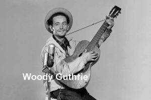 Woody Guthrie с китара – американски фолк певец и автор