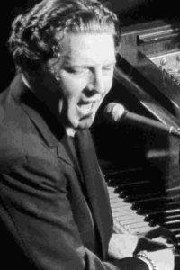 Jerry Lee Lewis – американски рокендрол и кънтри пианист